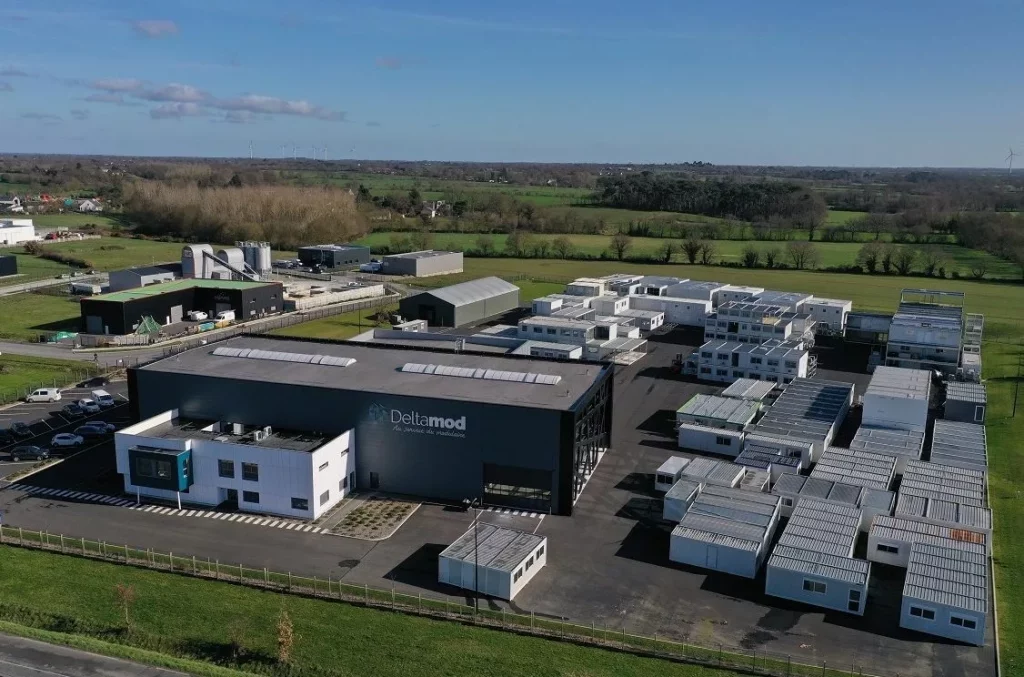 Vue aérienne d'un site industriel moderne