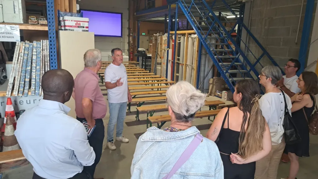 Visite guidée d’un atelier avec groupe d'invités du Club Entreprises Erdre et Gesvres